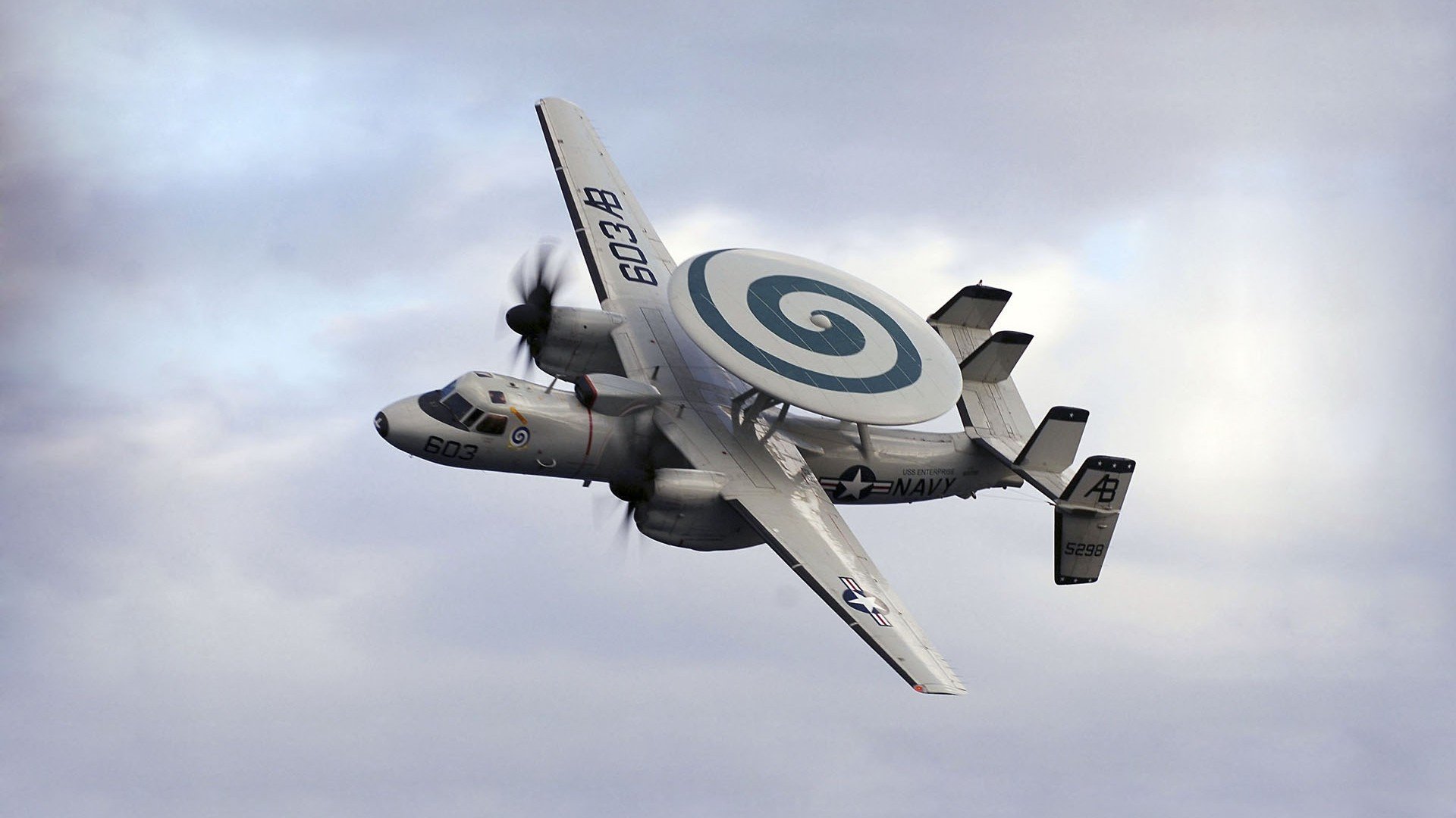 阿布扎比闪电，红牛极限翻盘，新星皮亚斯特里改写结局