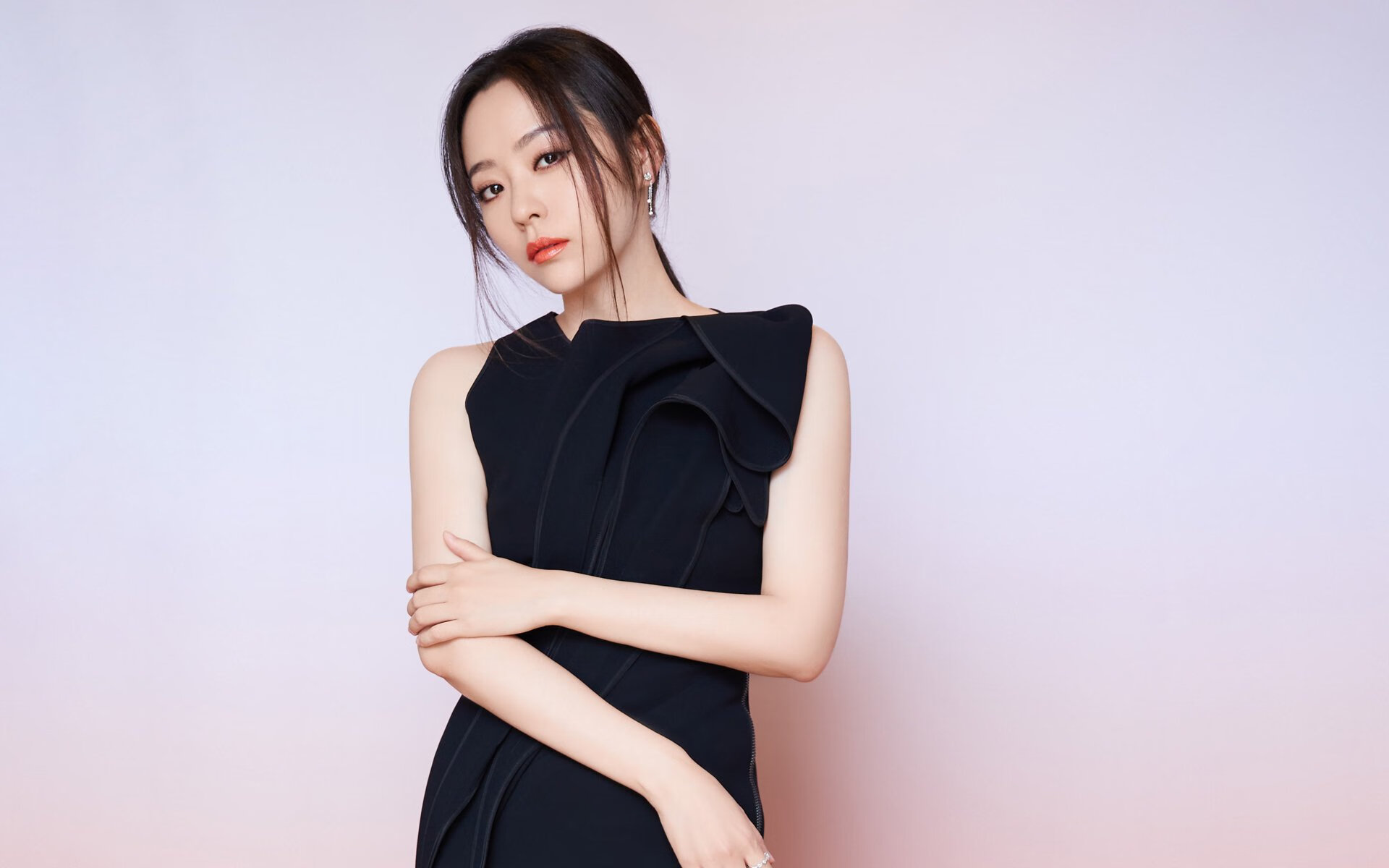 开云sport-孤星耀新大陆，2026世界杯G组关键战，美国完胜英格兰，齐耶赫带队取胜，书写唯一性传奇